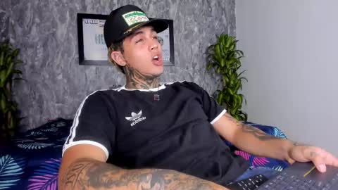 Snapshot of juan_alvarez18 chatting on February 2025 04:15:01 AM juan_alvarez18 online show from February 2025 04:15:01 AM