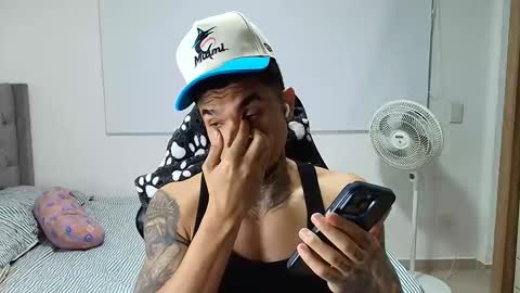 juan_gomez_1 online show from January 2026 12:01:02 AM