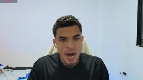 juan_gomez_1 online show from May 2026 01:03:01 AM