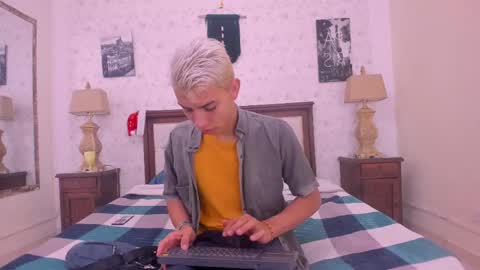 Snapshot of juan_lovers chatting on December 2024 12:44:01 PM J U A N L O V E R S online show from December 2024 12:44:01 PM