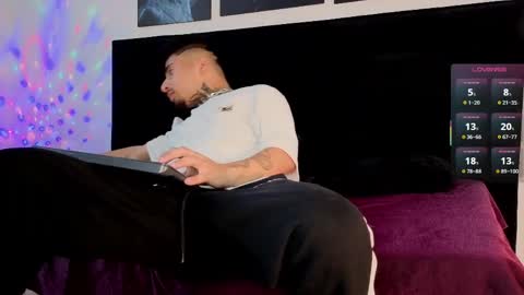 juancamilo66_ online show from April 2026 05:40:01 PM