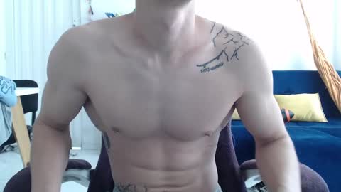 Snapshot of juanisimo_ chatting on January 2025 03:43:01 PM JUANISIMO online show from January 2025 03:43:01 PM