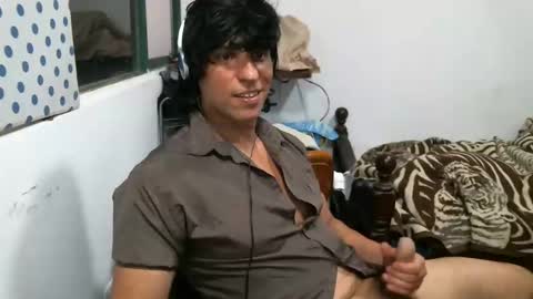 Snapshot of juanito2727 chatting on December 2024 05:03:01 AM amor online show from December 2024 05:03:01 AM