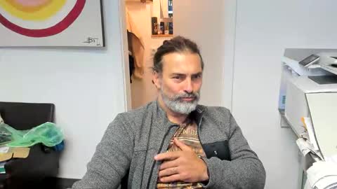 Giovanni50pro online show from October 2025 03:36:01 PM