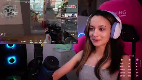 Snapshot of juicy___angel chatting on February 2025 11:33:02 PM Angelina online show from February 2025 11:33:02 PM