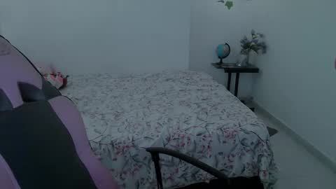 EleN online show from October 2025 06:06:01 PM