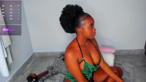 Snapshot of juicy_sky chatting on November 2025 02:11:01 AM Your Paradise online show from November 2025 02:11:01 AM