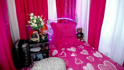 Snapshot of juicyliciousgirl chatting on June 2026 10:15:01 AM Den online show from June 2026 10:15:01 AM