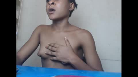 Snapshot of juicynwetx chatting on March 2025 04:17:02 AM juicynwetx online show from March 2025 04:17:02 AM