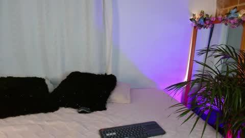 Jules and Gia online show from January 2025 11:01:02 PM