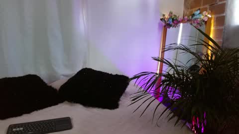 Jules and Gia online show from January 2025 04:44:02 PM