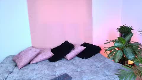 Jules and Gia online show from November 2025 05:04:02 PM