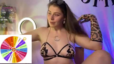 Snapshot of juli_m00n chatting on May 2026 06:57:01 PM juli_m00n online show from May 2026 06:57:01 PM