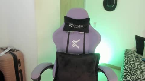 juli_santos_22 online show from February 2025 01:13:02 PM