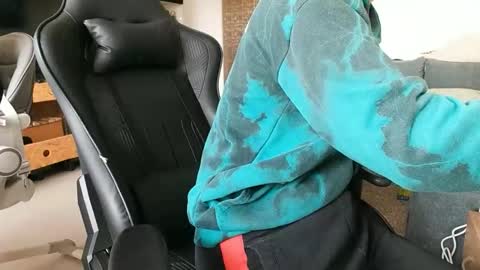 julia_official online show from February 2026 09:32:02 AM