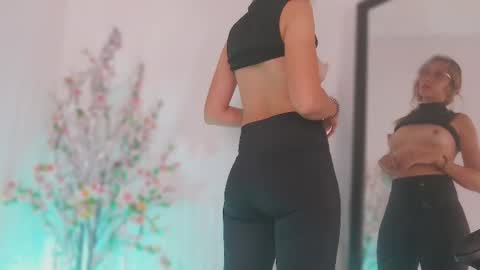 Snapshot of julia_roberts420 chatting on March 2025 07:07:02 PM Julia Schedule 10 pm to 4 am GTM-5 online show from March 2025 07:07:02 PM