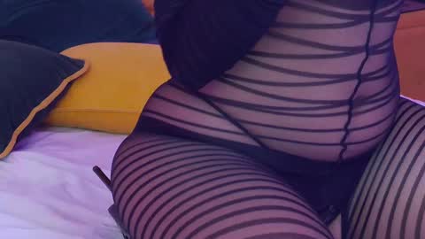 Snapshot of juliaharveyy chatting on February 2025 12:21:01 AM Julia online show from February 2025 12:21:01 AM