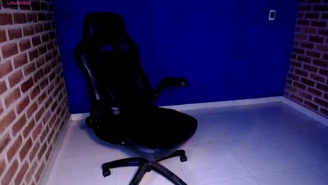 Julian online show from January 2025 10:46:02 PM