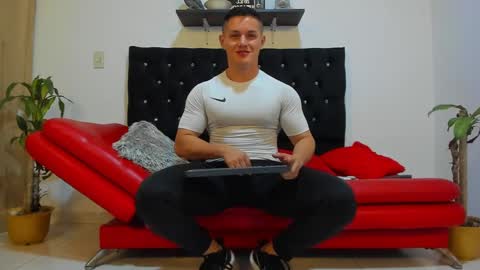 julian_wallace online show from February 2025 09:43:02 PM