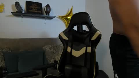 julian_wallace online show from October 2025 08:18:01 PM