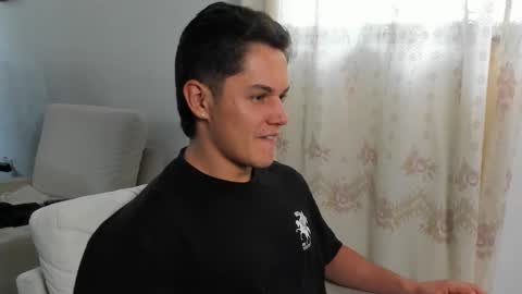 julian_wallace1 online show from May 2026 06:05:02 PM