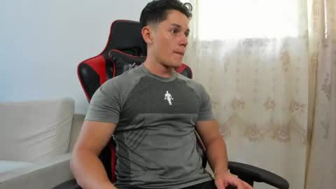 julian_wallace1 online show from July 2026 05:28:01 PM