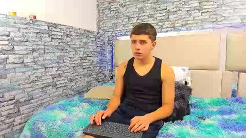 julian online show from October 2025 04:30:01 PM