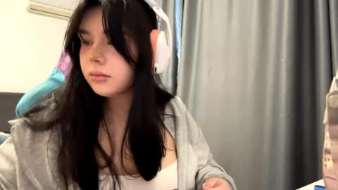 MIa online show from May 2026 09:27:02 AM