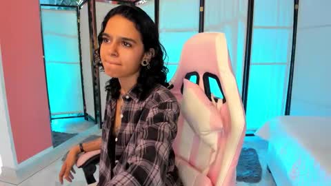 julianne_7 online show from February 2026 09:31:01 PM