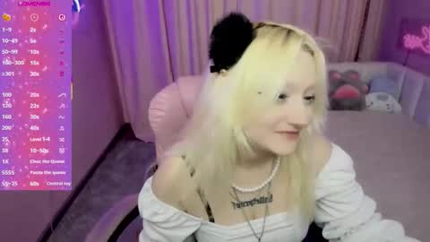 JuliaSharkk online show from November 2025 05:09:01 PM