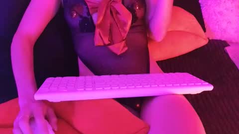 Snapshot of julie13tuyo chatting on December 2025 10:51:01 PM Julie-Game online show from December 2025 10:51:01 PM