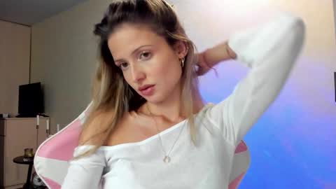 Snapshot of julie_flores chatting on September 2025 05:28:01 PM Julie online show from September 2025 05:28:01 PM