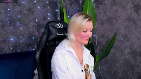 Julie Lucasss online show from February 2026 09:47:02 AM