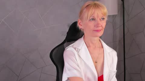 Julie Lucasss online show from May 2026 12:07:01 AM