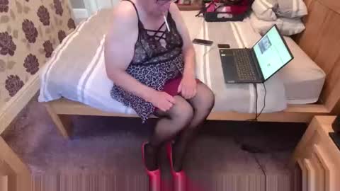 Snapshot of juliecd1955 chatting on October 2025 01:12:01 PM brian online show from October 2025 01:12:01 PM