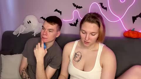 Julie and Thomas online show from November 2025 08:38:02 AM