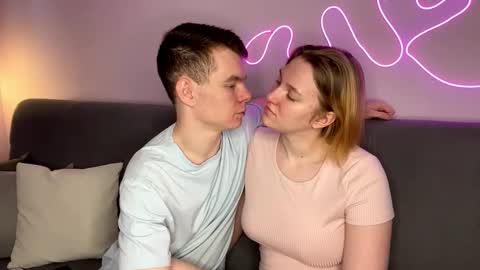 Julie and Thomas online show from November 2025 08:13:02 AM