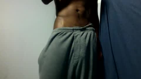 Snapshot of julienlongg chatting on February 2025 05:35:02 AM Julien online show from February 2025 05:35:02 AM