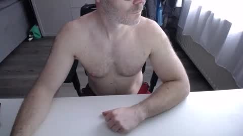 Snapshot of julienneedyou chatting on December 2025 11:37:01 AM julienneedyou online show from December 2025 11:37:01 AM