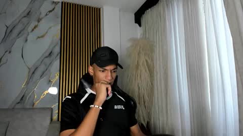 Julien online show from November 2025 12:06:01 PM