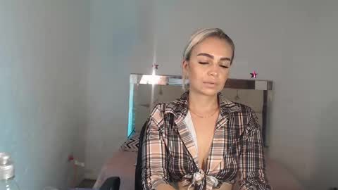 julieta__fox_ online show from February 2025 02:18:01 AM