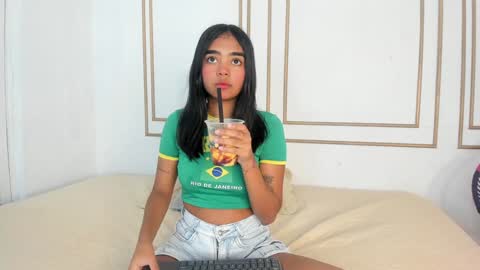Snapshot of julieta_aguilar chatting on December 2024 07:22:02 PM Juli online show from December 2024 07:22:02 PM