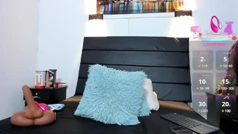 Snapshot of julieta_coopeer_ chatting on February 2025 09:56:01 AM Julieta online show from February 2025 09:56:01 AM