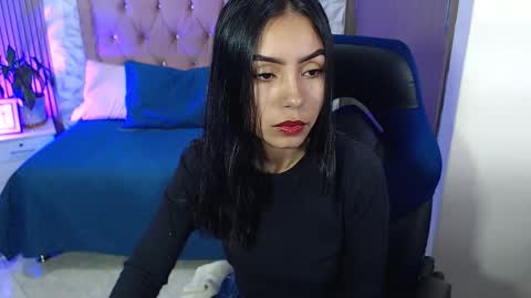 Snapshot of julieta_fn chatting on November 2025 01:43:01 PM julieta_fn online show from November 2025 01:43:01 PM