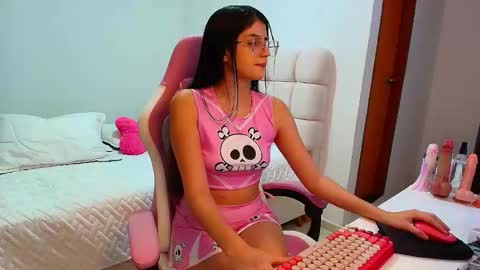 Snapshot of julieta_rose19 chatting on November 2025 01:40:02 AM julieta_rose19 online show from November 2025 01:40:02 AM