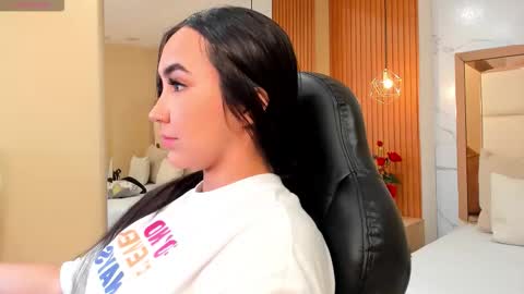     online show from November 2025 09:48:02 PM