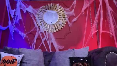 Snapshot of julieta_russell chatting on October 2025 11:23:02 AM Julieta online show from October 2025 11:23:02 AM