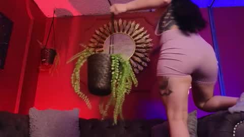 Snapshot of julieta_russell chatting on November 2025 11:54:01 AM Julieta online show from November 2025 11:54:01 AM