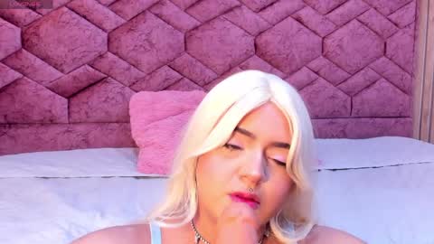 Julieta  online show from May 2026 01:06:01 PM