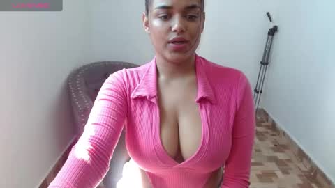 Snapshot of julietta_l chatting on December 2024 05:00:01 PM Juli online show from December 2024 05:00:01 PM